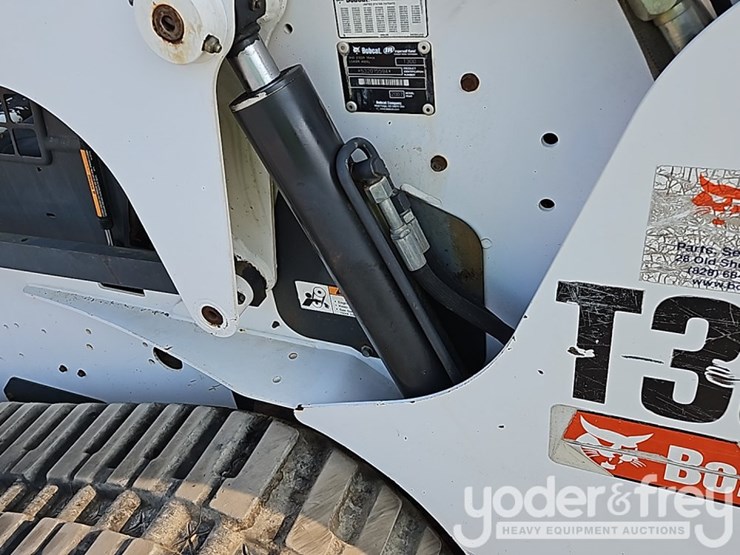 2007-bobcat-t300-image-12