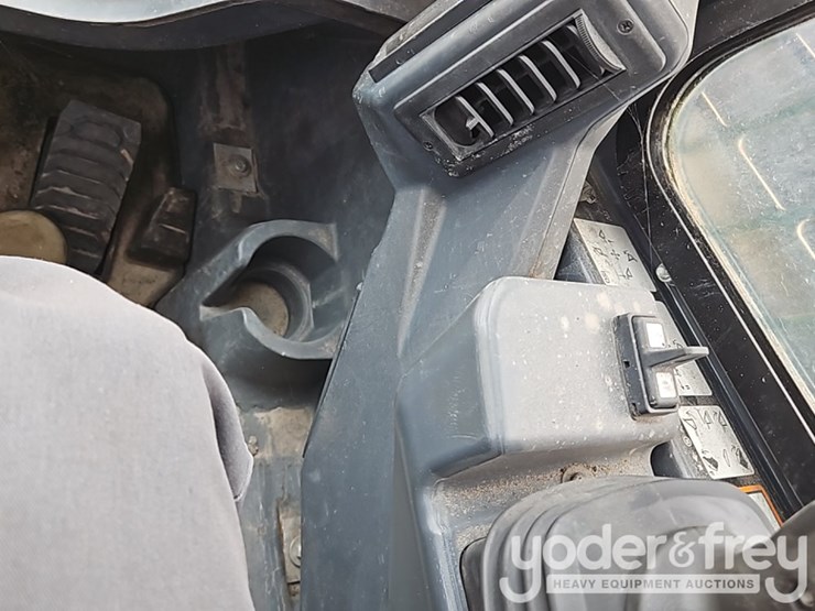 2020-deere-325g-image-27