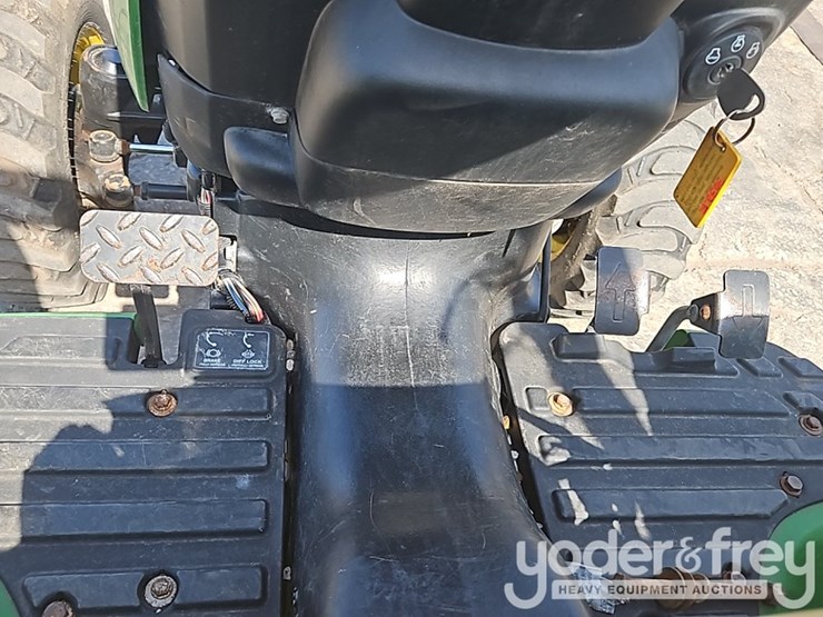 2014-john-deere-3032e-image-24