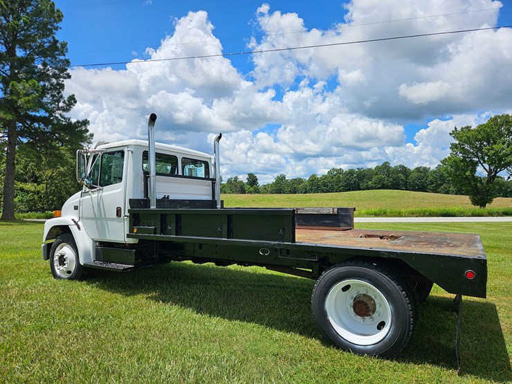 2000-freightliner-fl60-image-11