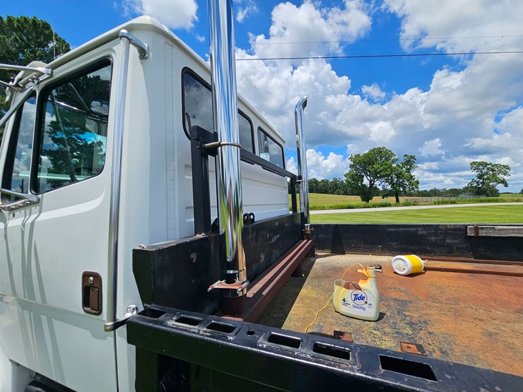2000-freightliner-fl60-image-89