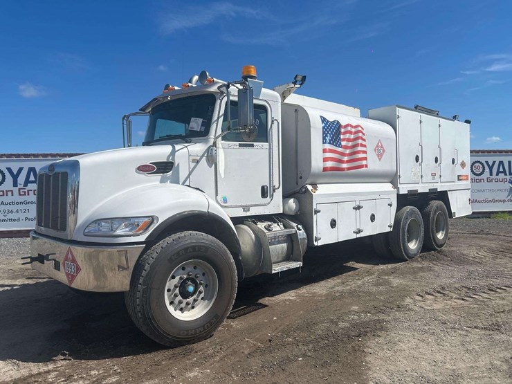 2015-peterbilt-348-image-1