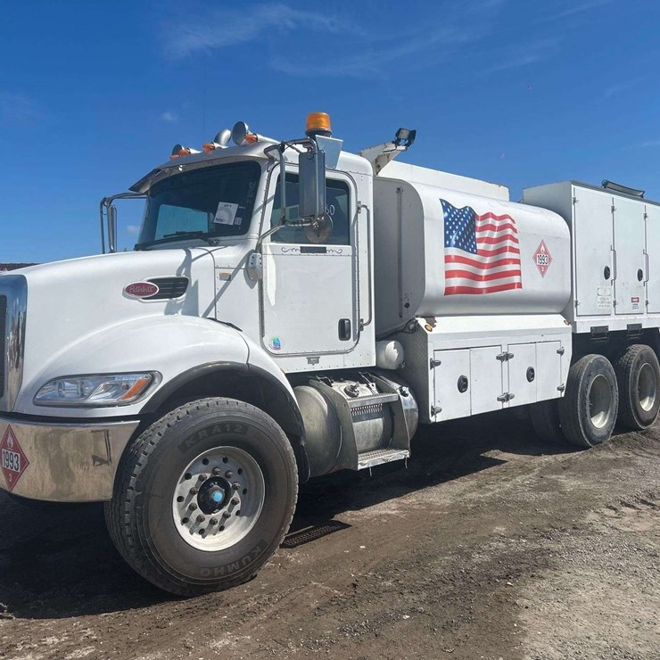 2015 PETERBILT 348