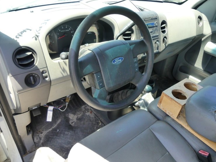 2005-ford-f150-xl-image-11