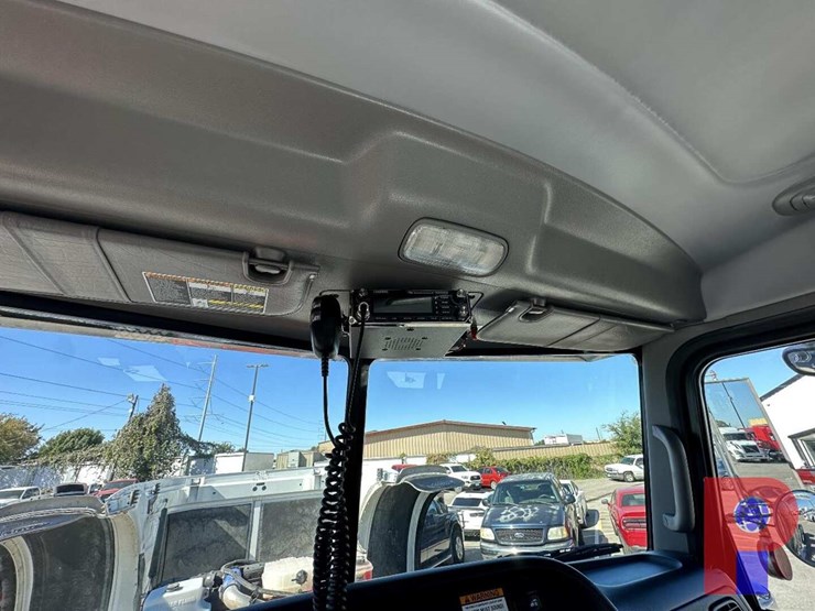 2014-peterbilt-388-image-15