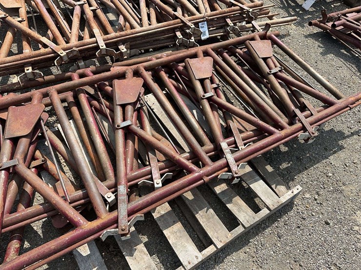 pallet-of-(3)-cattle-headlocks-image-3