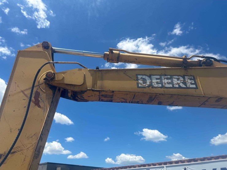 2006-deere-120c-image-27