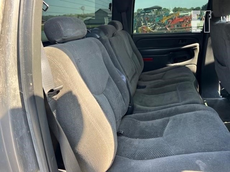 2006-chevrolet-silverado-2500hd-image-12