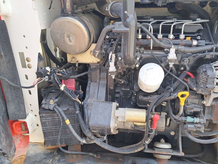 2016-bobcat-t595-image-11