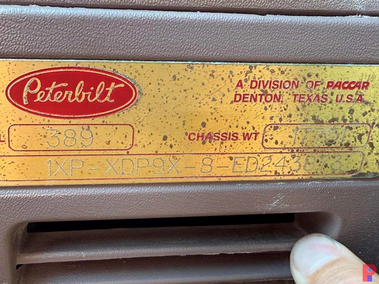 2014-peterbilt-389-image-11