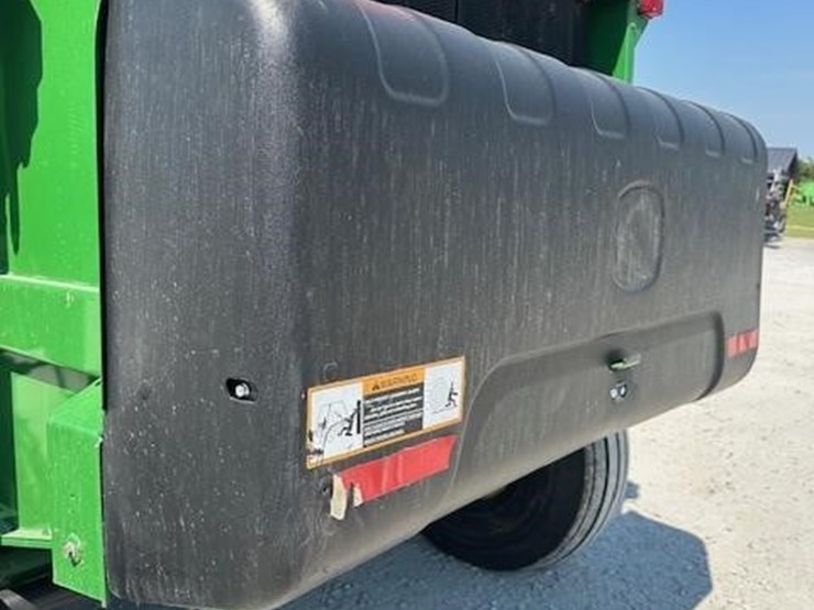 2019-john-deere-560m-image-21