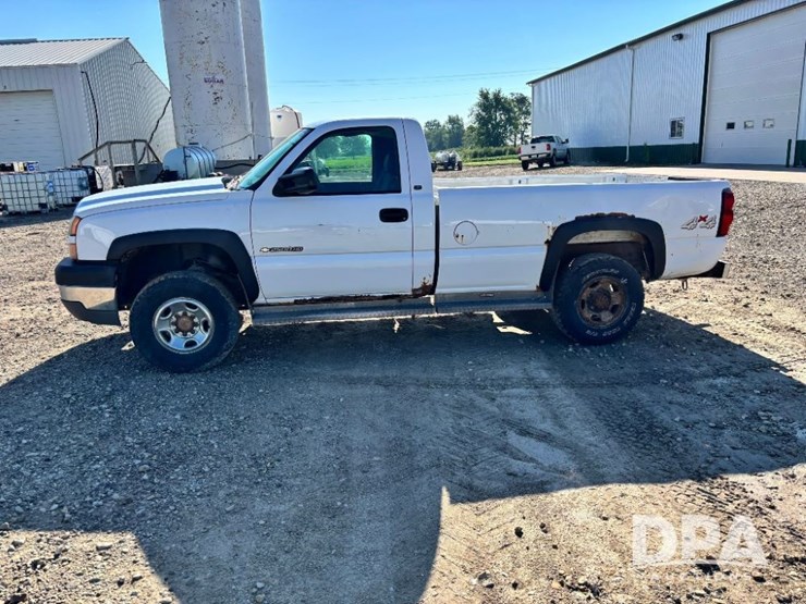 2005-chevrolet-2500hd-image-11