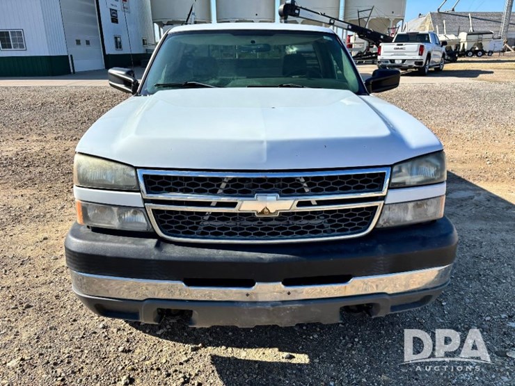 2005-chevrolet-2500hd-image-15