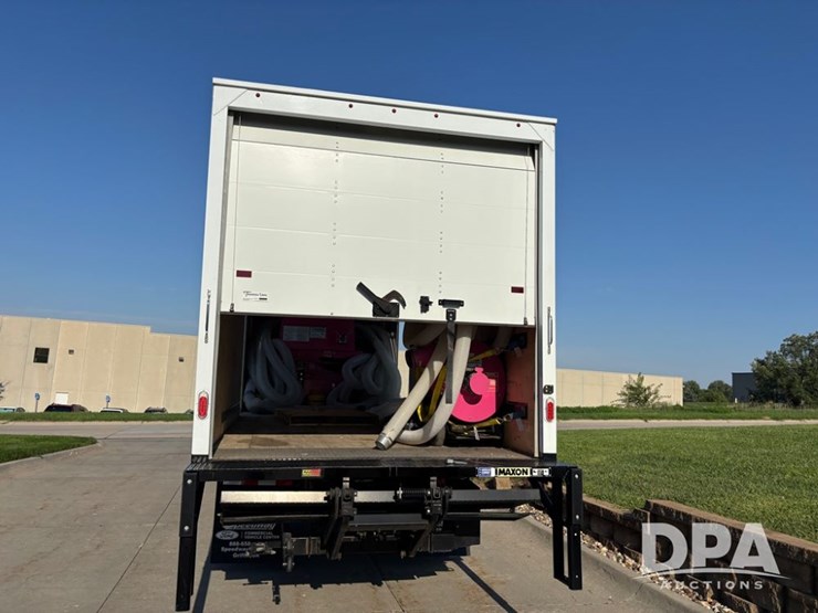 2023-ford-f650-image-8