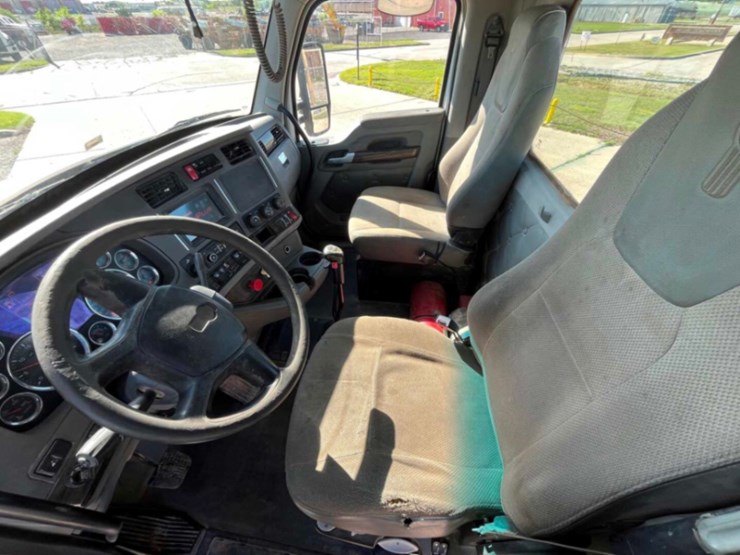 2014-kenworth-t680-image-11