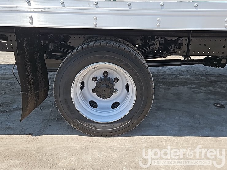 2019-hino-195-image-8