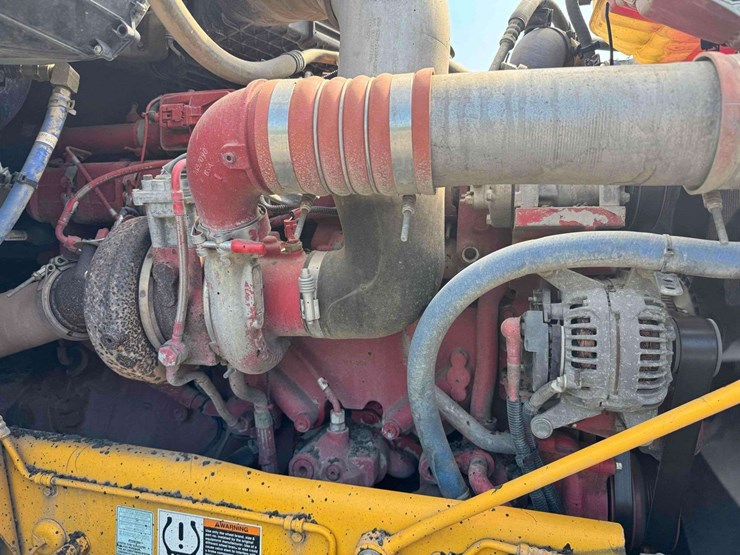 2016-peterbilt-567-image-14