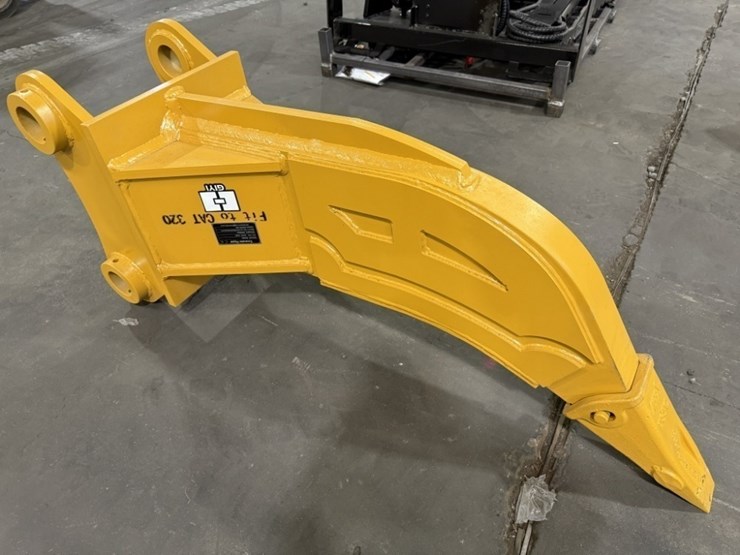 2025-caterpillar-320-image-2