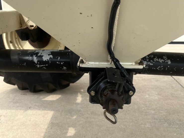 2005-bourgault-5200-image-18