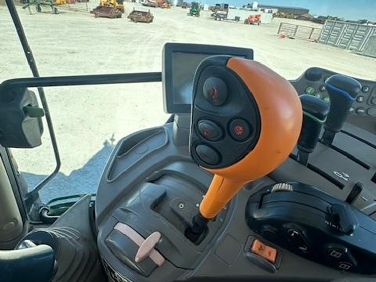 2014-john-deere-6125r-image-25