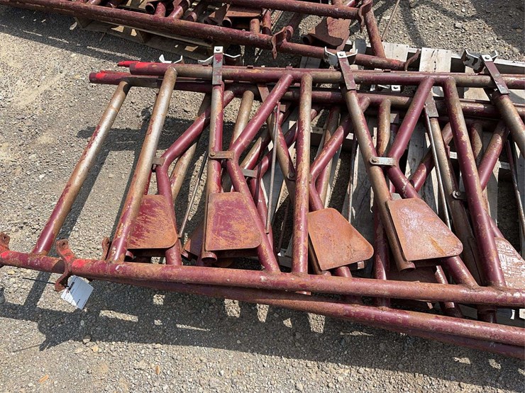 pallet-of-(3)-cattle-headlocks-image-5