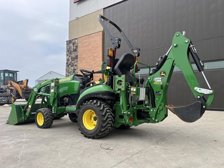 2024-john-deere-1025r-image-3