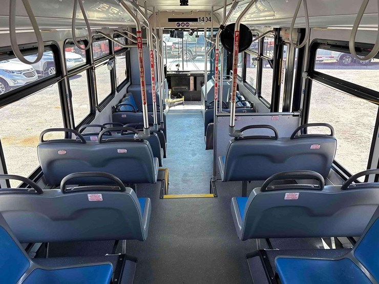 2014-gillig-low-floor-image-18