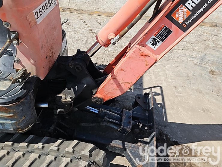 2018-kubota-k008-3-image-12