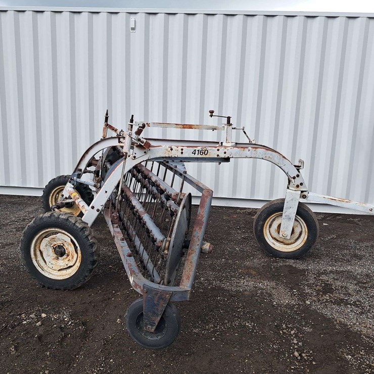 New Idea Roller Bar Hay Rake (LEFT)