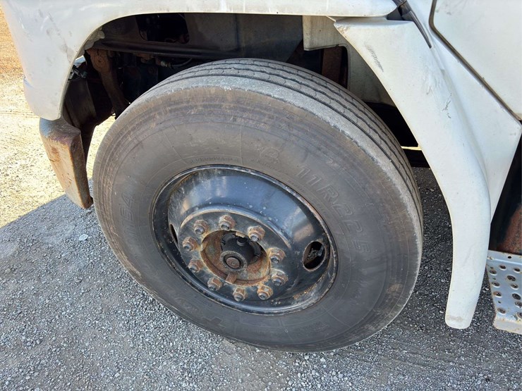 1995-freightliner-fl70-image-6