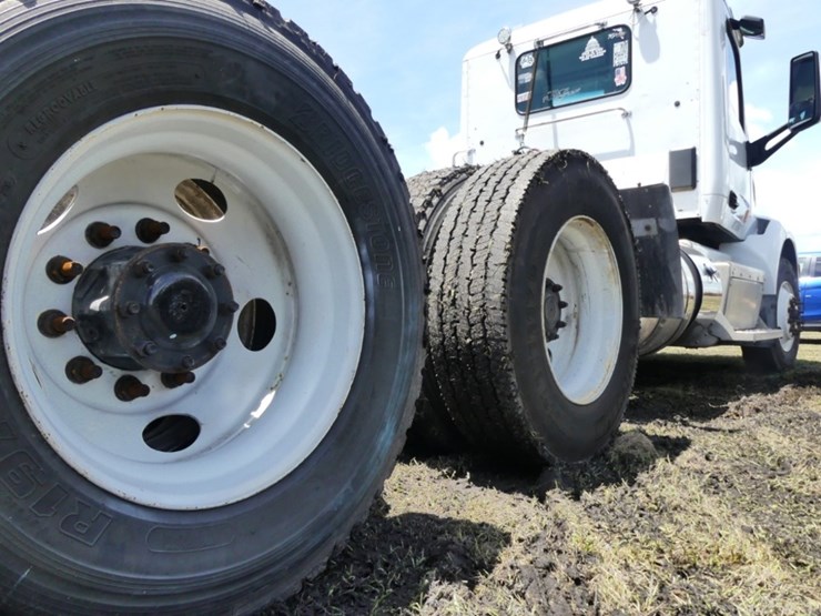 2015-peterbilt-579-image-6