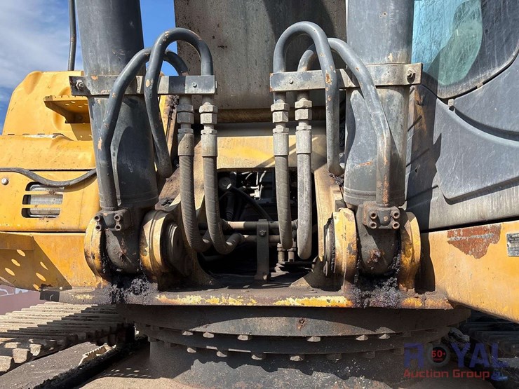 2013-deere-350g-lc-image-9