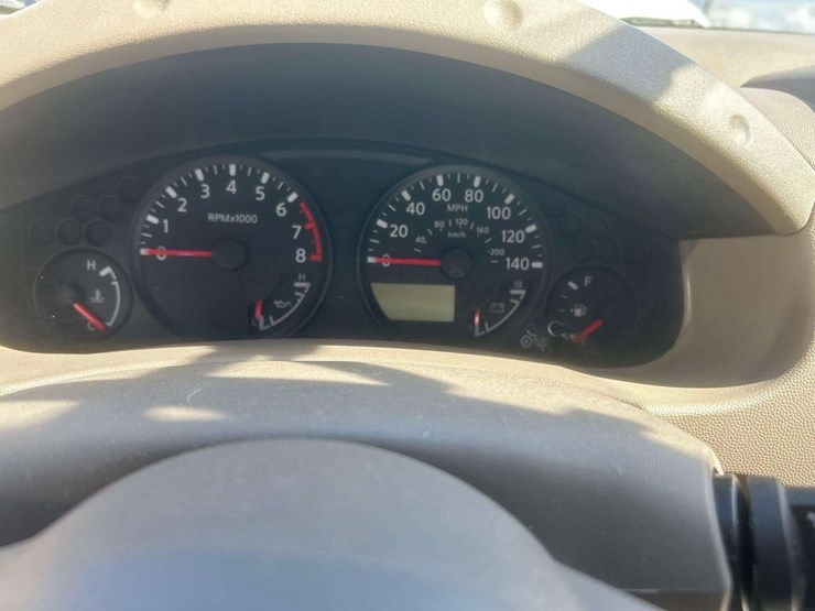 2015-nissan-frontier-sv-image-14