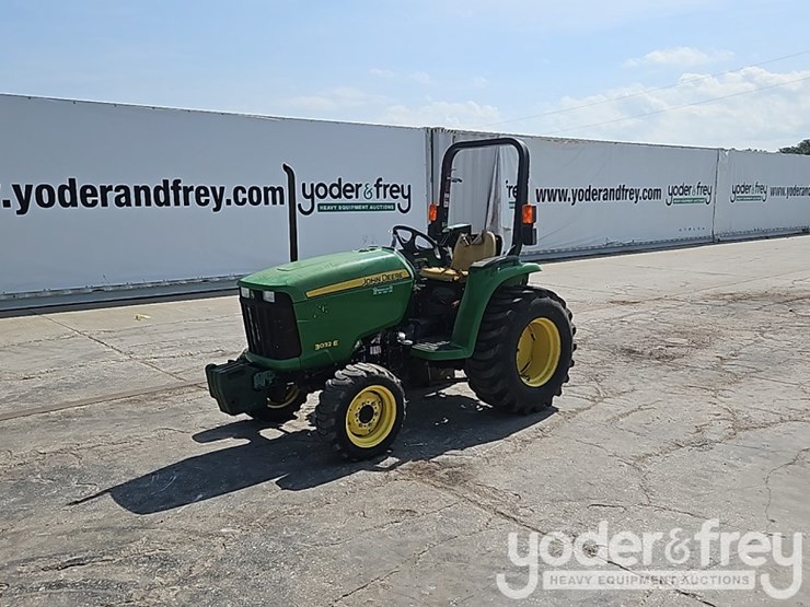 2014-john-deere-3032e-image-2