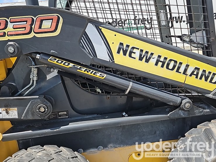 2015-new-holland-l230-image-9