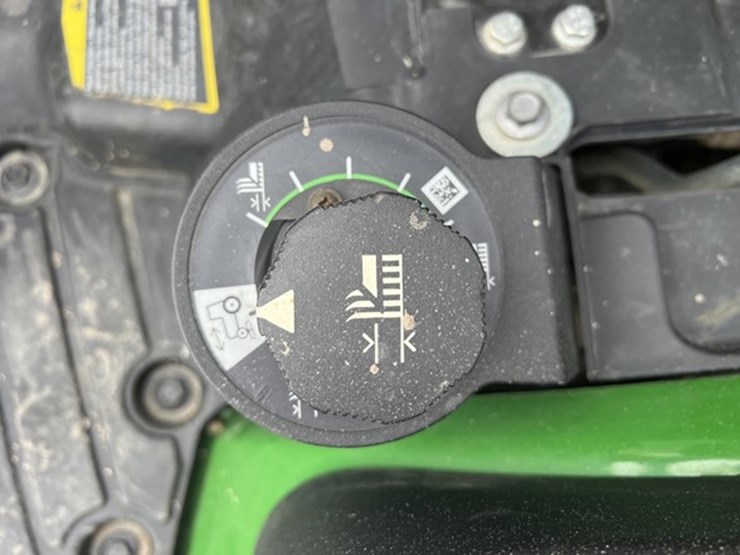 2024-john-deere-1025r-image-34