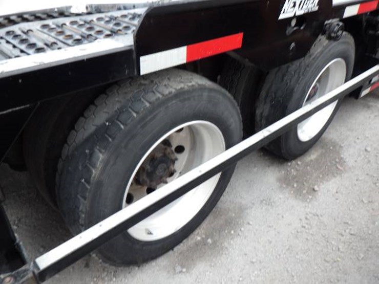 2022-kenworth-w990-image-4