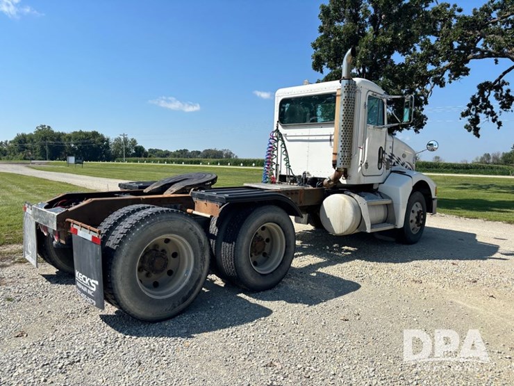 1999-peterbilt-385-image-11