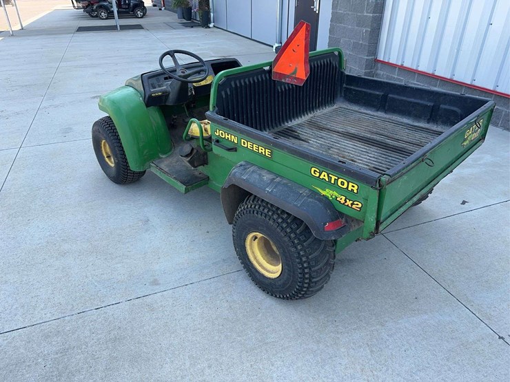 john-deere-gator-image-4