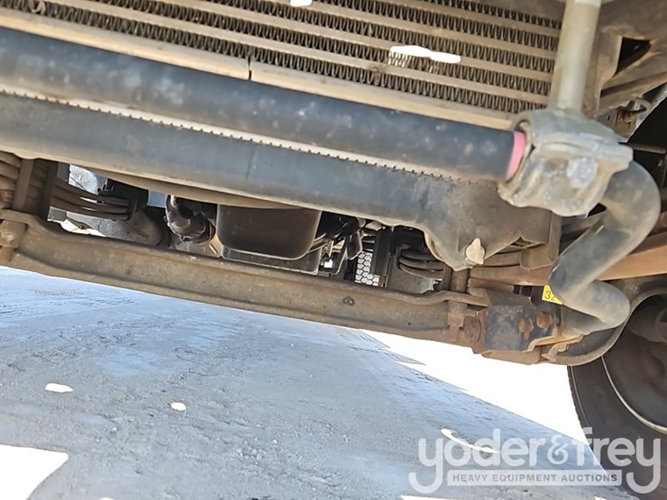 2019-hino-195-image-12
