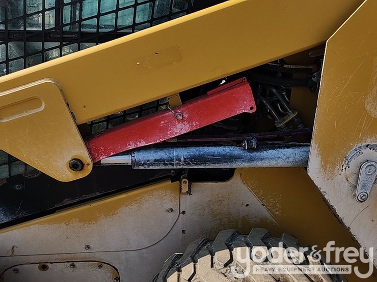 2023-caterpillar-246d3-image-13