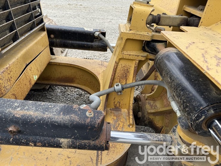 2012-caterpillar-d6n-xl-image-30