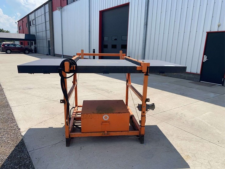 smc4000-truck-mounted-message-board-image-2