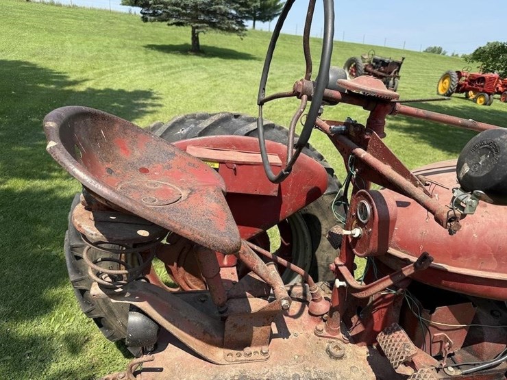 farmall-m-tractor-image-11