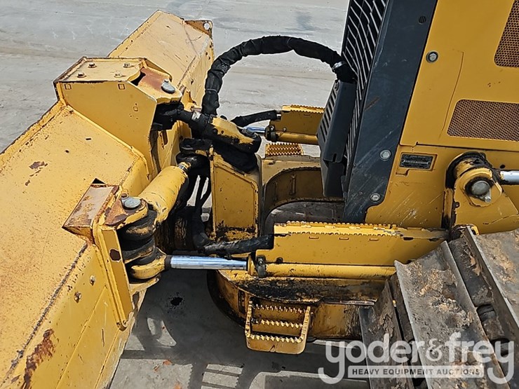 2016-deere-450j-image-16