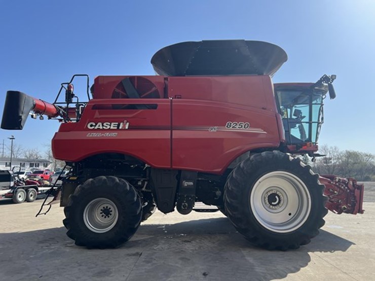 2022-case-ih-8250-image-10