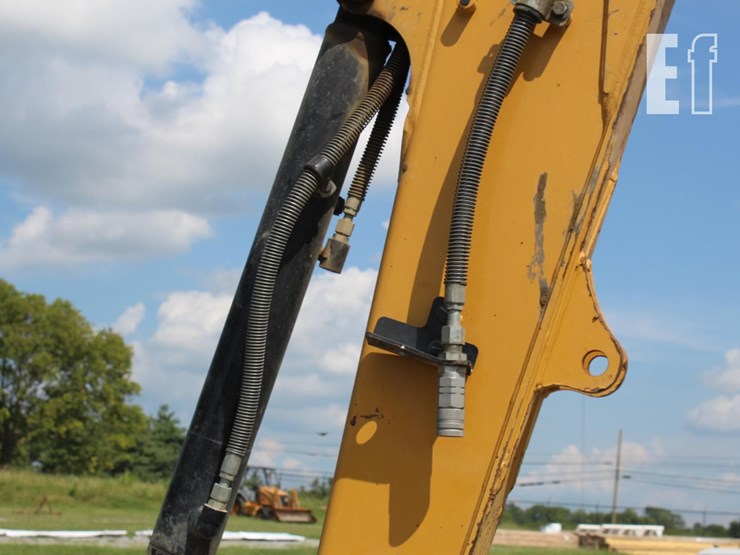 caterpillar-305.5e2-cr-image-11