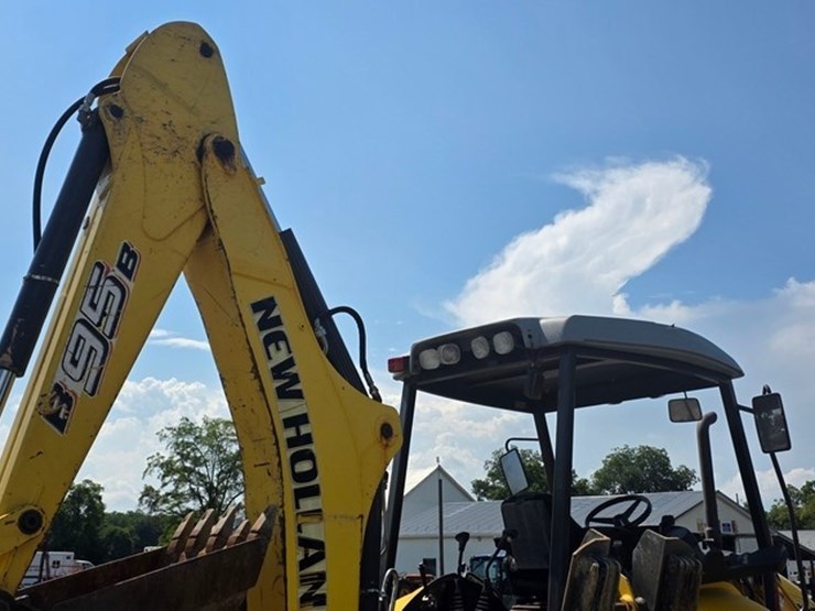 2011-new-holland-b95b-image-20