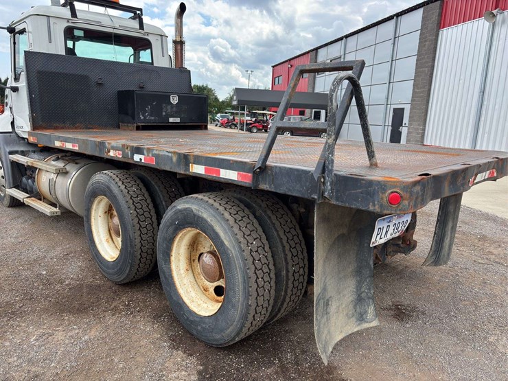 2009-mack-cxu-(pinnacle)-flatbed-truck-image-16