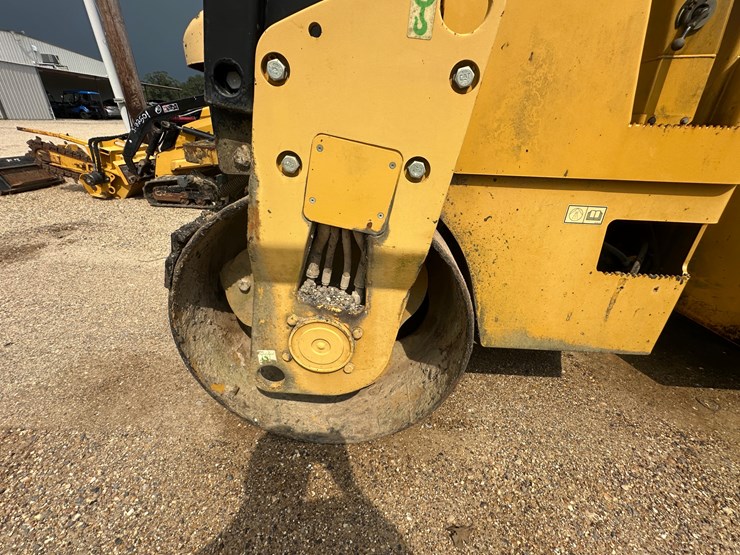 caterpillar-cb34xw-image-14